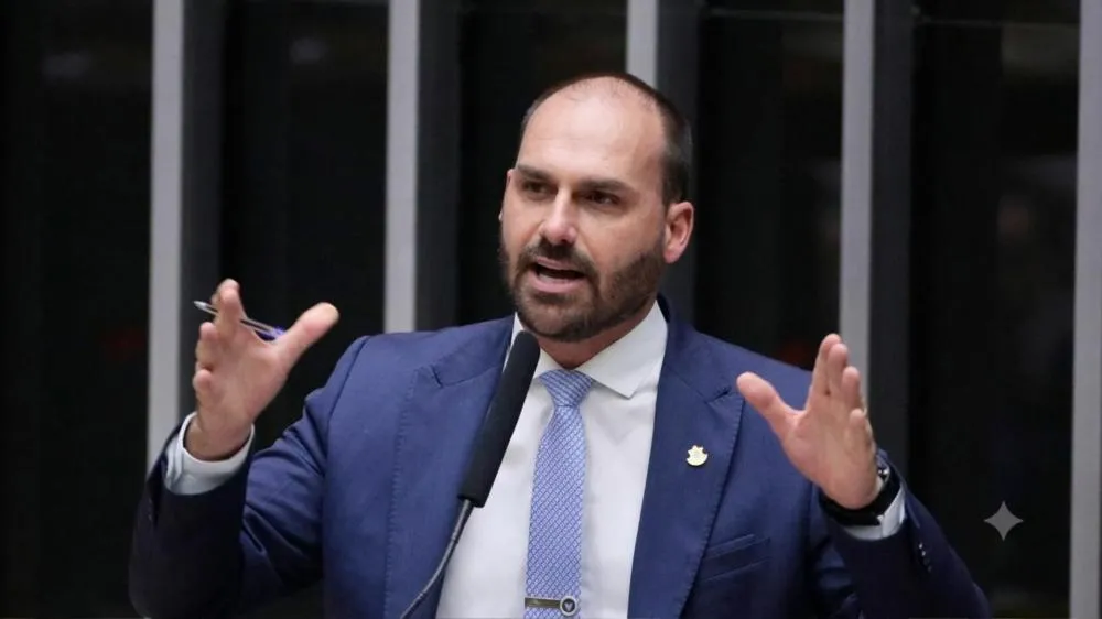 PT aciona Eduardo Bolsonaro no TSE por live sobre urnas eletrônicas; entenda