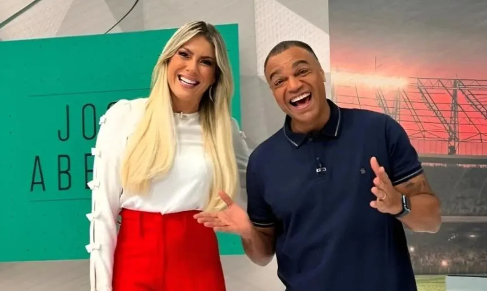 Após publicar meme de Denilson ao lado de Pabllo Vittar, Renata Fan é acusada de homofobia