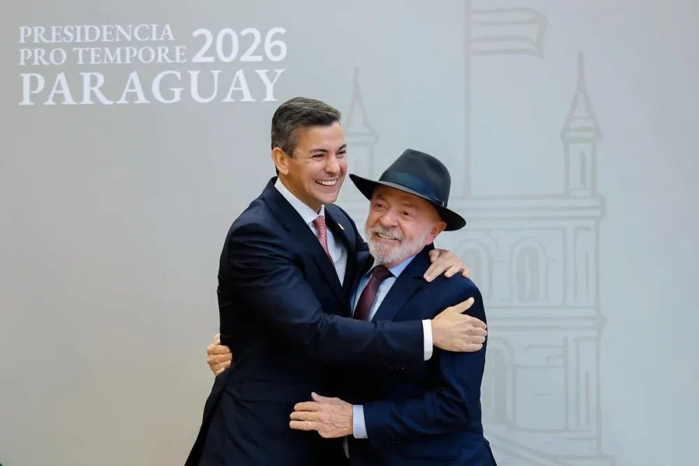Paraguai reage após fala de Lula e convoca embaixador brasileiro para reunião oficial