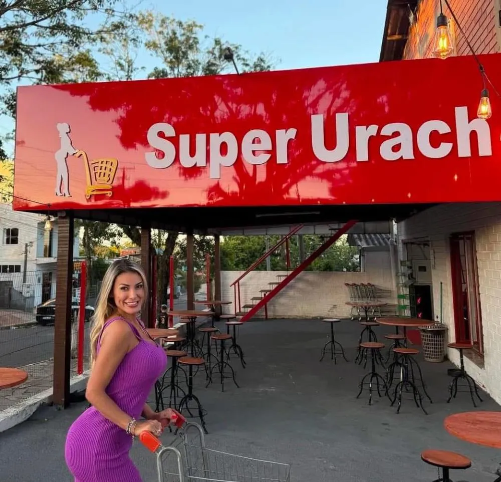 Andressa Urach surpreende ao anunciar rede de supermercados como novo empreendimento e fãs apontam como fonte de renda para a velhice