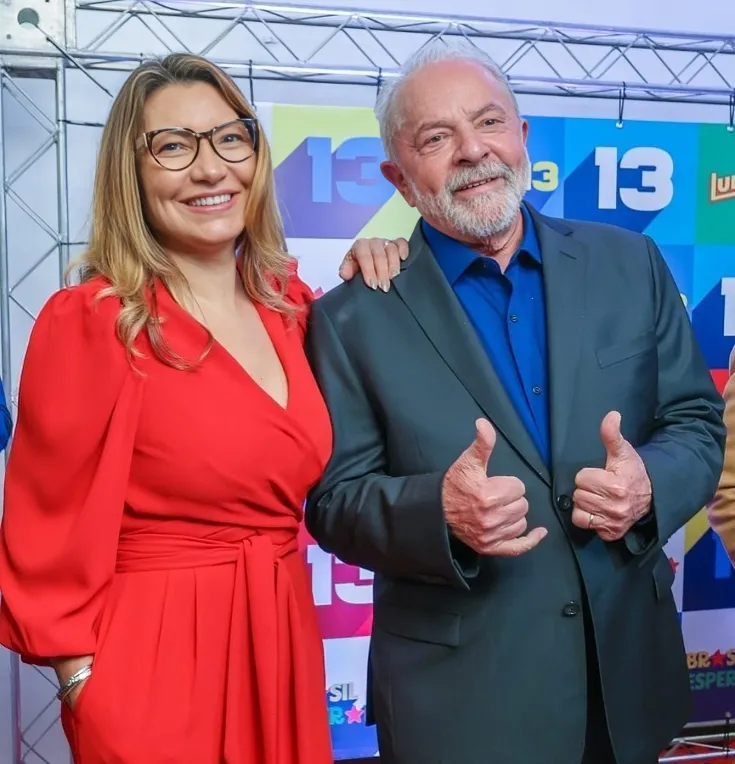 Janja repreende Lula após fala do presidente sobre gravidez na adolescência: “Tem que ter filho quando quiser”