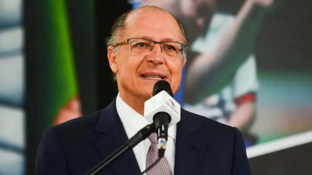 Alckmin dobra aposta sobre tarifaço dos EUA e faz promessa em meio à crise: “Não sairemos da mesa de negociação”