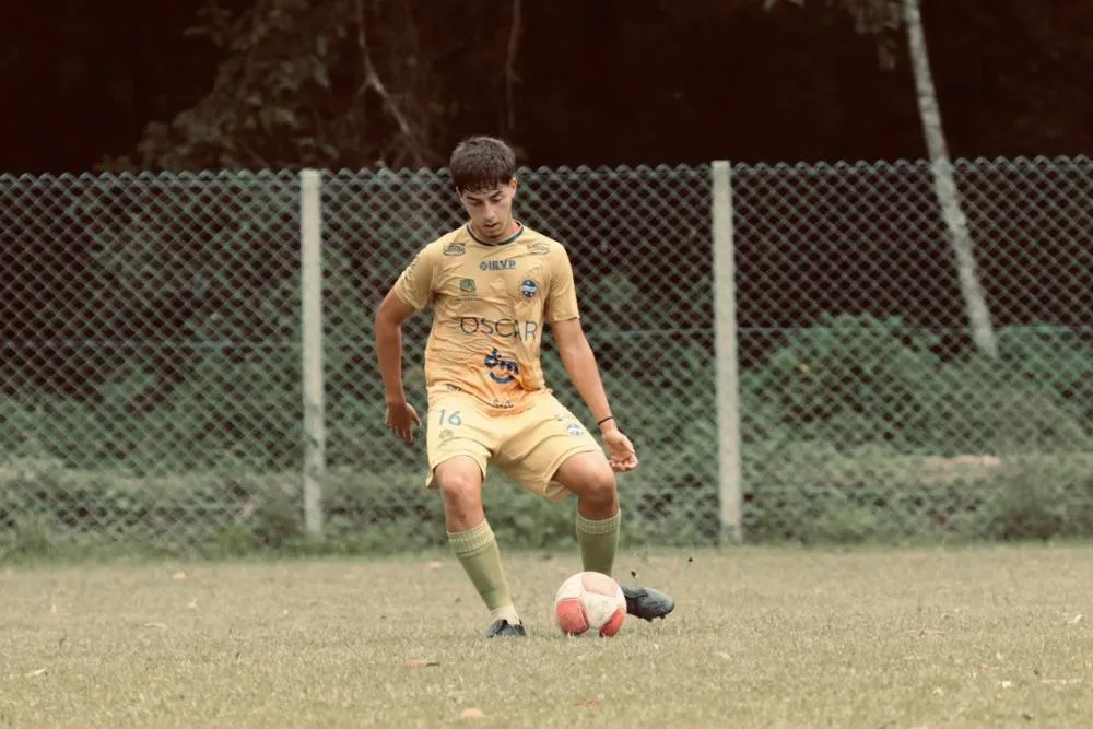 Promessa do futebol brasileiro, Lucas Gabriel fala sobre desafios de jogar na Europa e revela inspiração em Cristiano Ronaldo