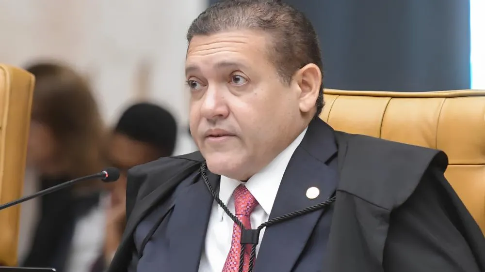 Jornalista crava que se Nunes Marques não punir Flávio por vídeo de IA, STF vai entrar em ação; entenda