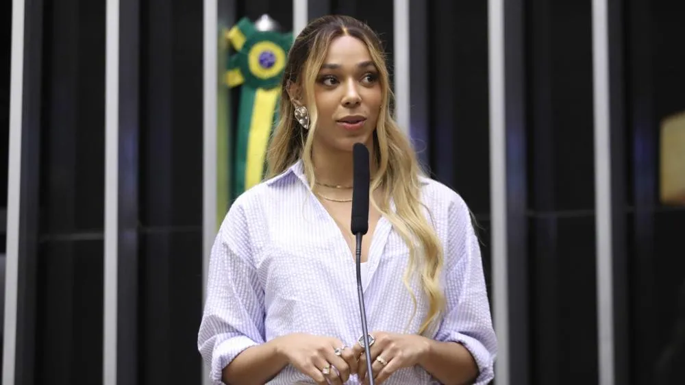 O desfecho do processo movido por ONG feminista contra Erika Hilton