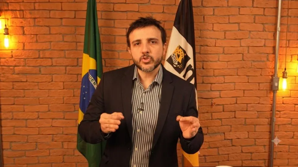 Renan Santos afirma que Lula e Flávio “são duas faces da mesma moeda”; será mesmo?