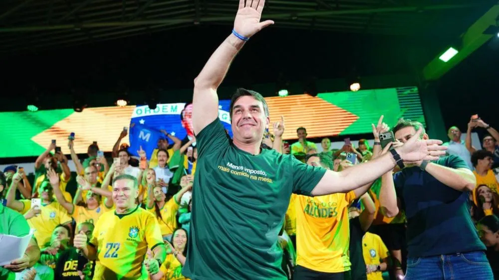 Entenda o avanço de Flávio Bolsonaro contra Lula em pesquisa eleitoral