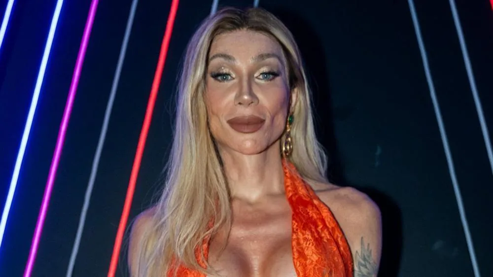 Maya Massafera choca ao surgir com parte do rosto em 'carne viva' após procedimento: “Não dói”