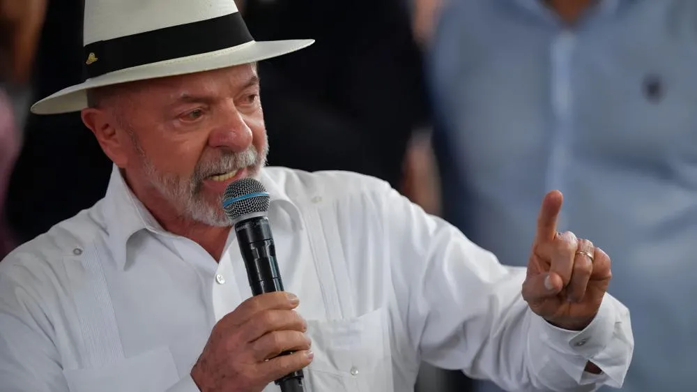 Lula promete barrar interferência estrangeira em plano de governo