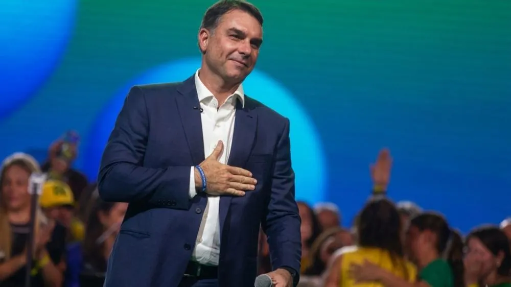 Flávio Bolsonaro promete mandato único para destravar sucessão 2030 e angariar apoiadores