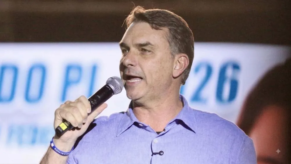 Idosos baixa renda terão subsídio do governo em plano de Flávio Bolsonaro