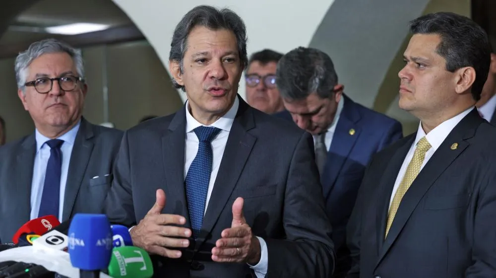 Motorista de Haddad relata ter sido seguido por viatura da PM após deixar candidato em casa