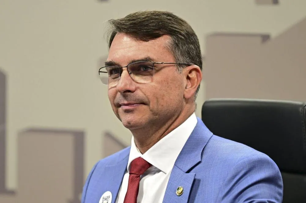 Flávio Bolsonaro propõe tropas da Marinha e da Aeronáutica em portos e aeroportos contra tráfico