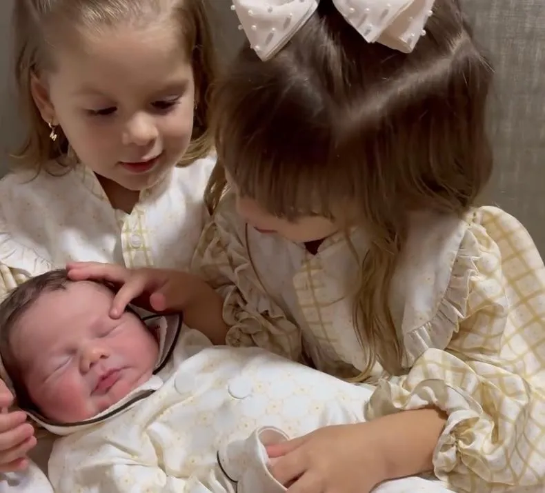 Maria Alice e Maria Flor, filhas de Virginia Fonseca e Zé Felipe conhecem o irmão José Leonardo e web reage