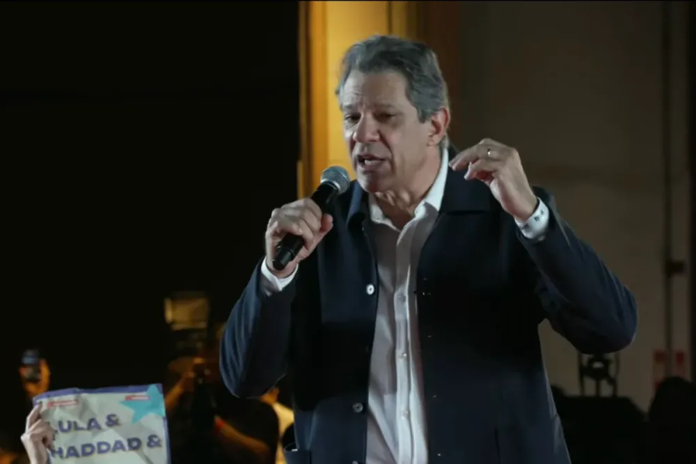 Haddad inicia campanha de rua em São Paulo e promete foco em segurança para mulheres