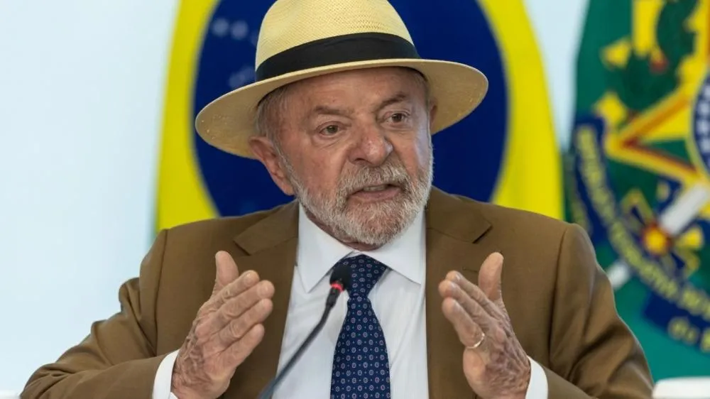 Lula admite tratamento para câncer e afirma que lutará “para direita não vencer”