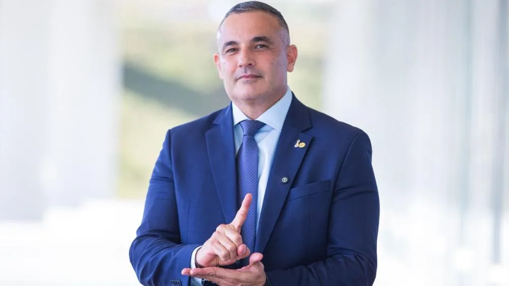 Delegado Palumbo confronta cobrança em pátio do Detran: “É uma sacanagem”