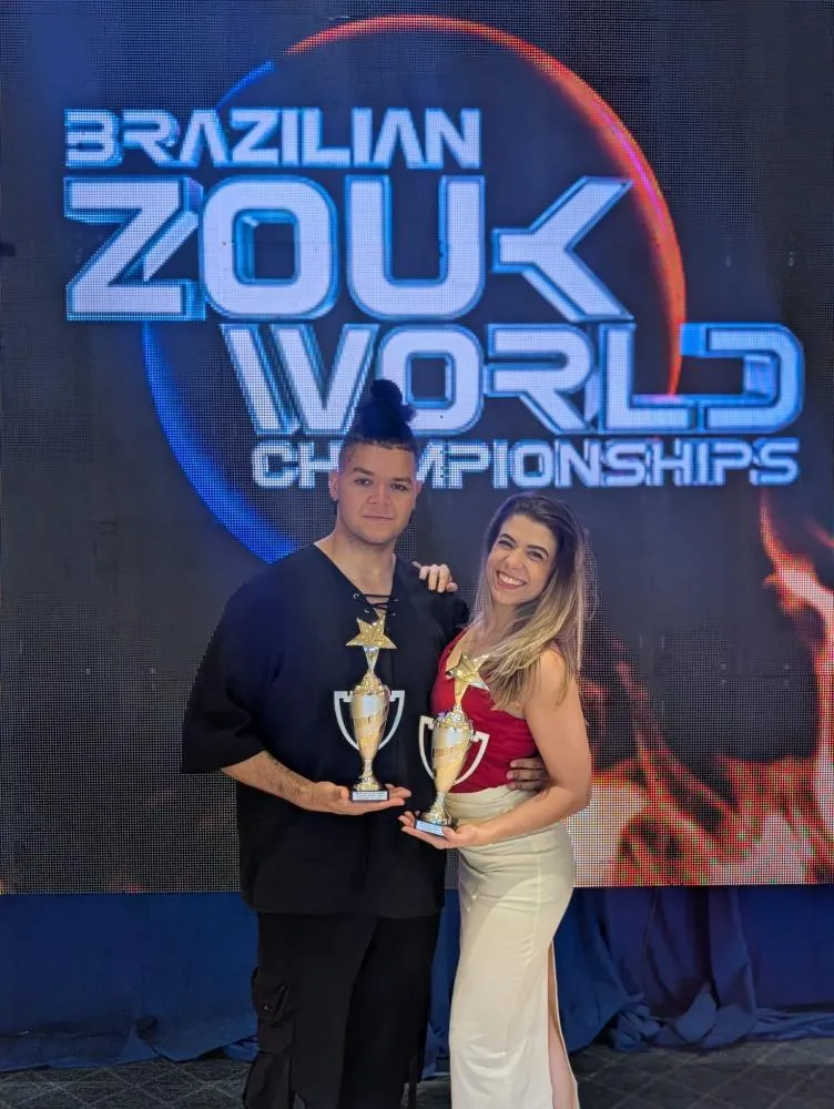 Depois de três vices consecutivos, casal brasileiro conquista o título mundial de Zouk Brasileiro