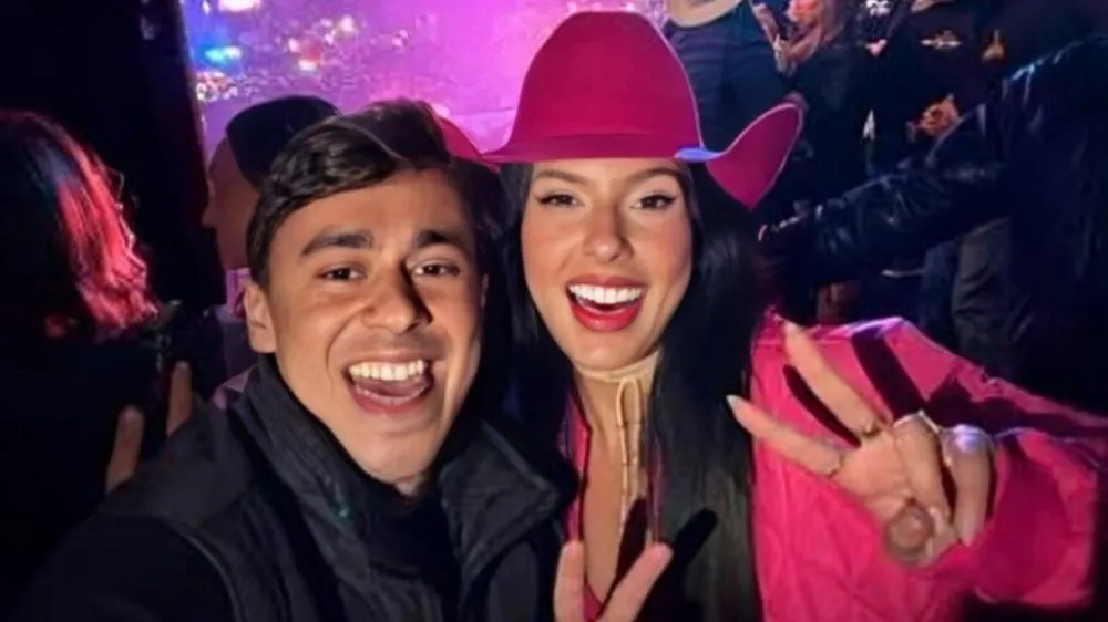 Ana Castela é 'cancelada' após posar com Nikolas Ferreira em festa