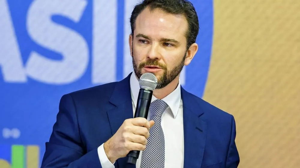 Em ano eleitoral, ministro da Fazenda projeta salário mínimo de R$1.741 em 2027