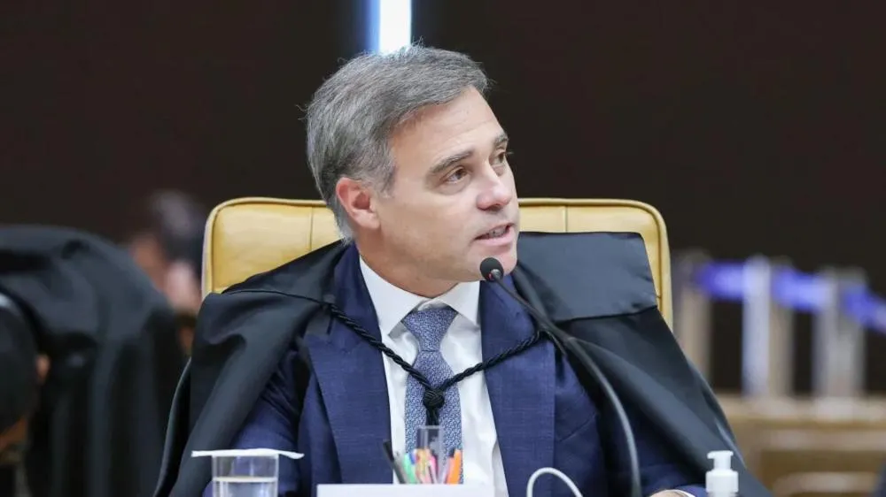 Para Mendonça, o salário do STF dá “condição média” de vida; qual sua opinião?