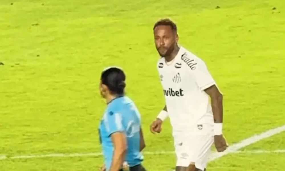 Neymar perde a paciência com árbitra e dispara sequência de ofensas: “Você é horrorosa”