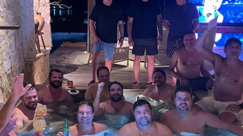 Após vazamento de foto em piscina com políticos, vice-líder de Lula pede providências ao STF