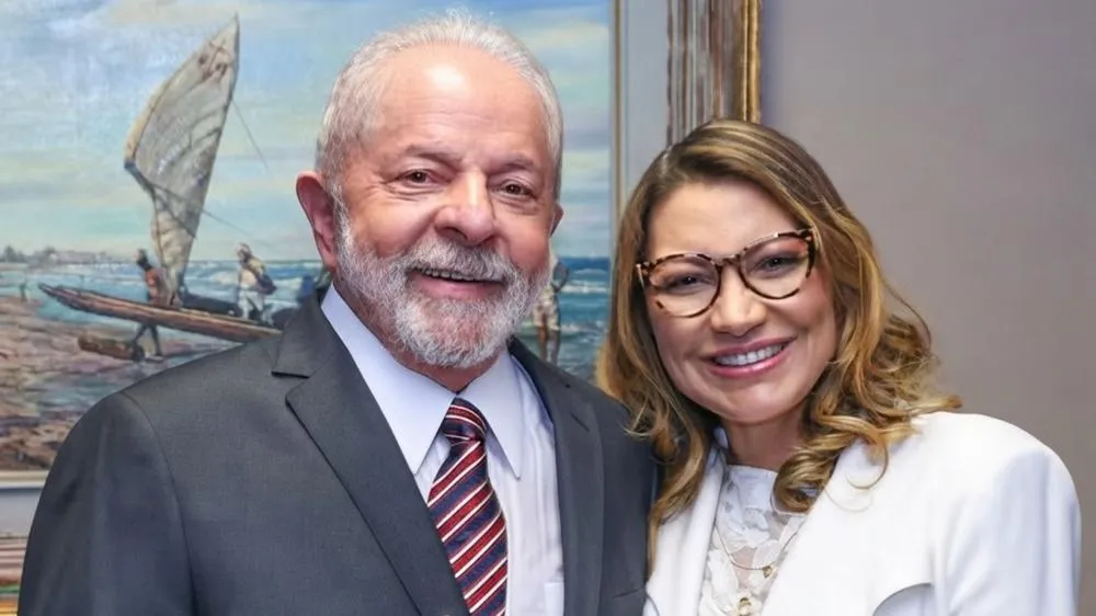 Web se surpreende com idade de Janja após declaração de aniversário de Lula