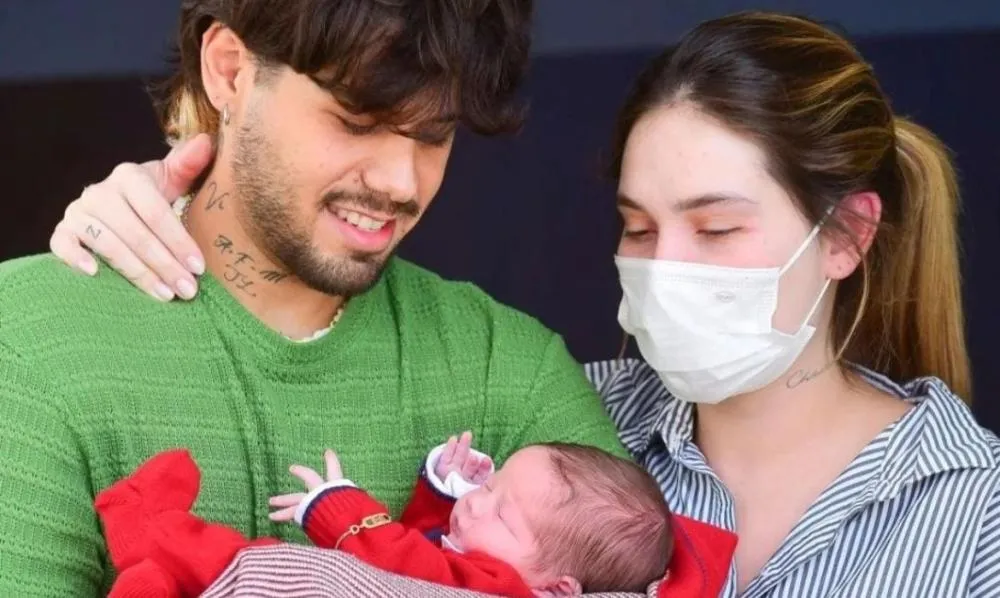 Diagnosticada com virose e com reação alérgica, Virgínia deixa a maternidade com José Leonardo
