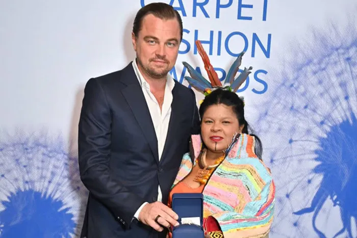 Leonardo DiCaprio visita cacique e aldeias indígenas em passagem discreta pelo Brasil