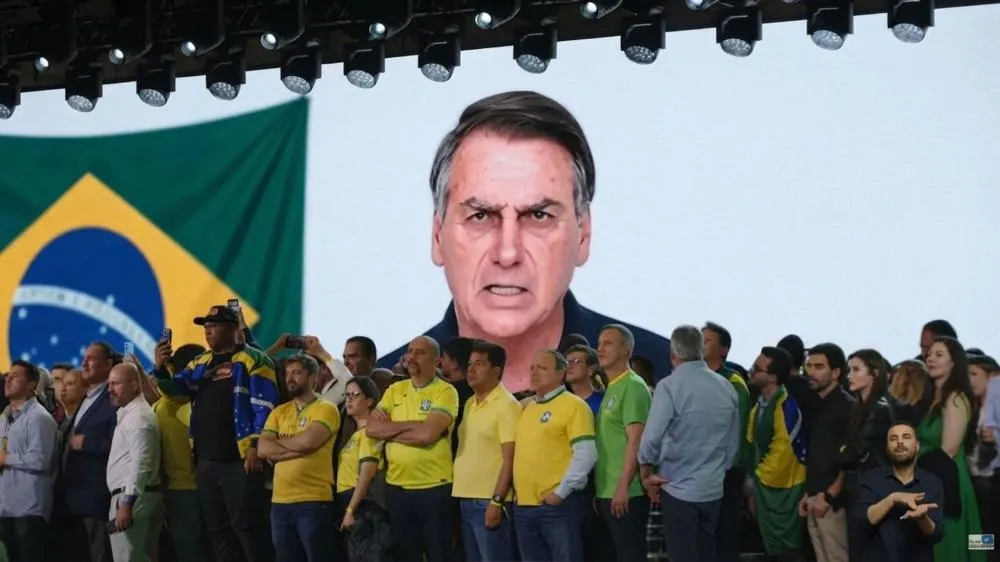 TSE julga uso de IA de Bolsonaro em convenção de Flávio