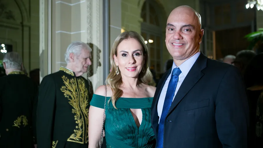 Segundo relatório da PF, esposa de Moraes disse estar “gostando muito” de usar jatinho ligado a Vorcaro