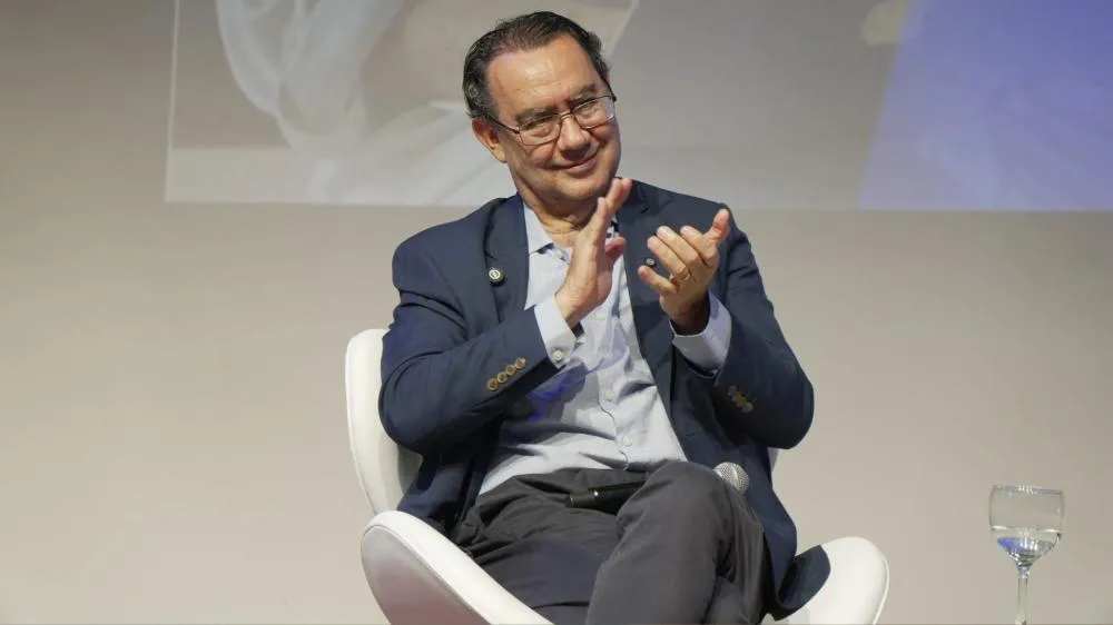 “Espontâneo e maravilhoso”, declara Augusto Cury sobre desempenho nas redes e nega pagar influencers