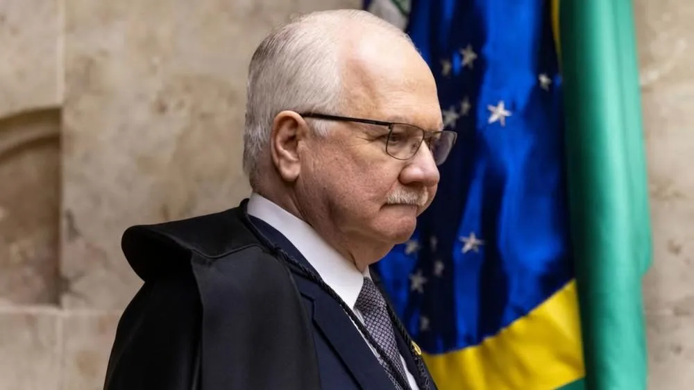 Fachin determina que Mendonça e PGR se pronunciem sobre acusações de Moraes