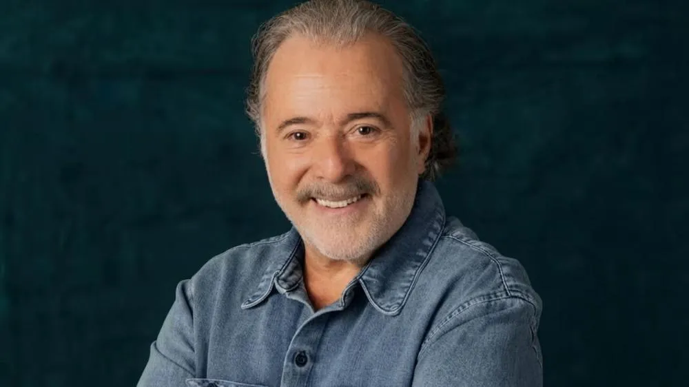 Com 60 anos como ator, Tony Ramos descarta pausa na carreira: “Gosto mesmo de trabalhar”