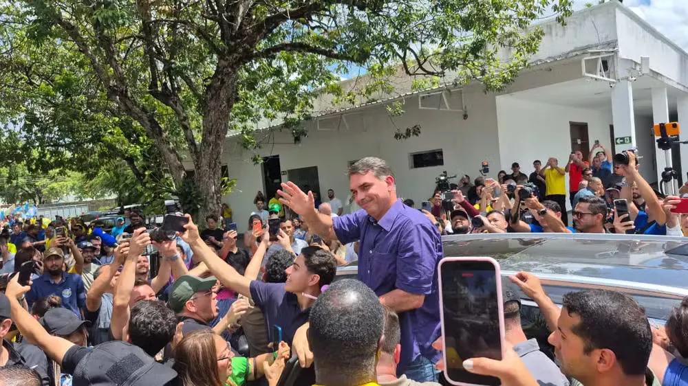 Flávio acusa Dino de interferência política após operação sobre filme de Bolsonaro: “Já cansei de falar”