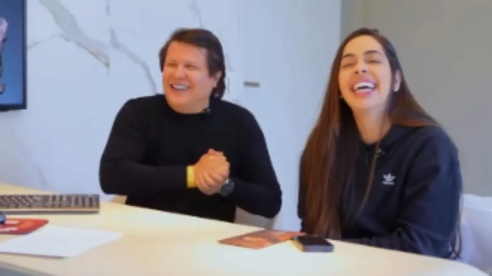 Após polêmica com ex-esposa, sertanejo Giovani apoia nova namorada em cirurgia plástica