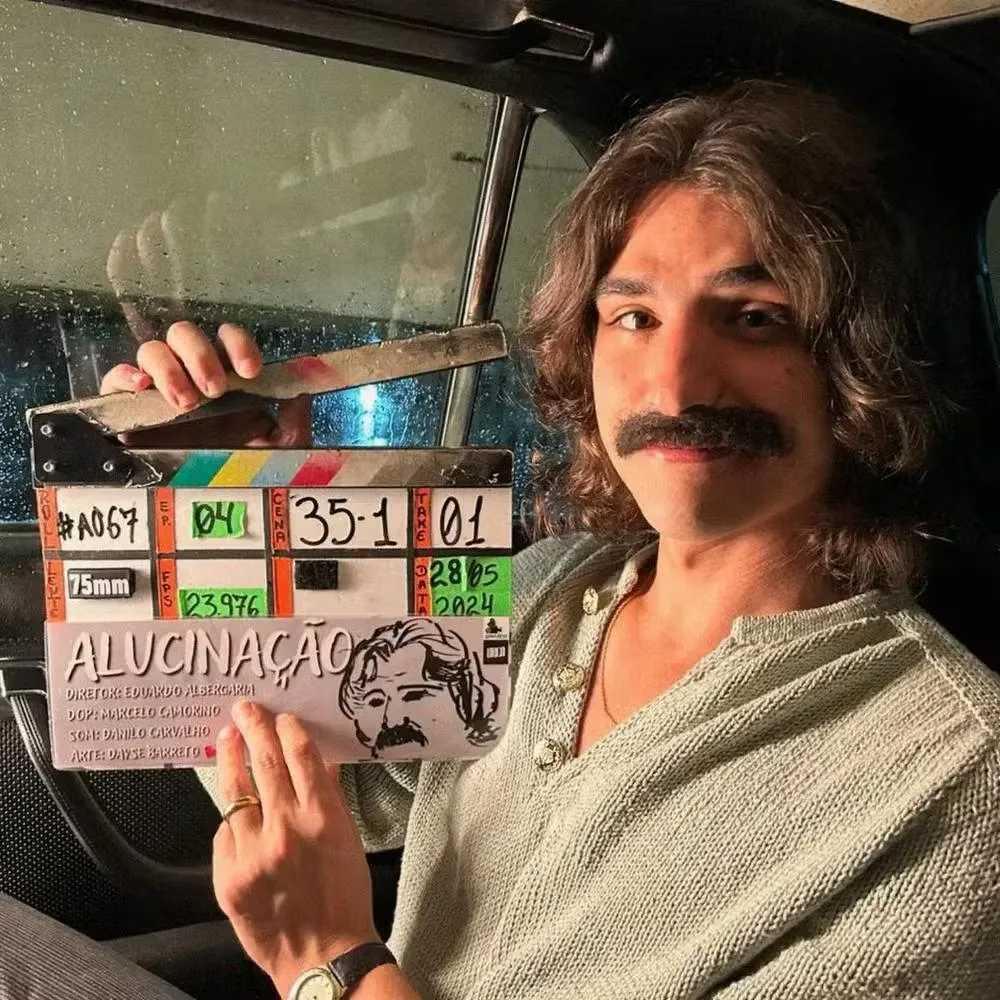 Filho de famosos, ex-'Malhação' concilia atuação com outro trabalho: “Para não ficar sem comer”