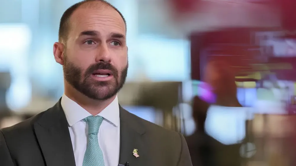 STF rejeita recurso e mantém condenação de Eduardo Bolsonaro por coação