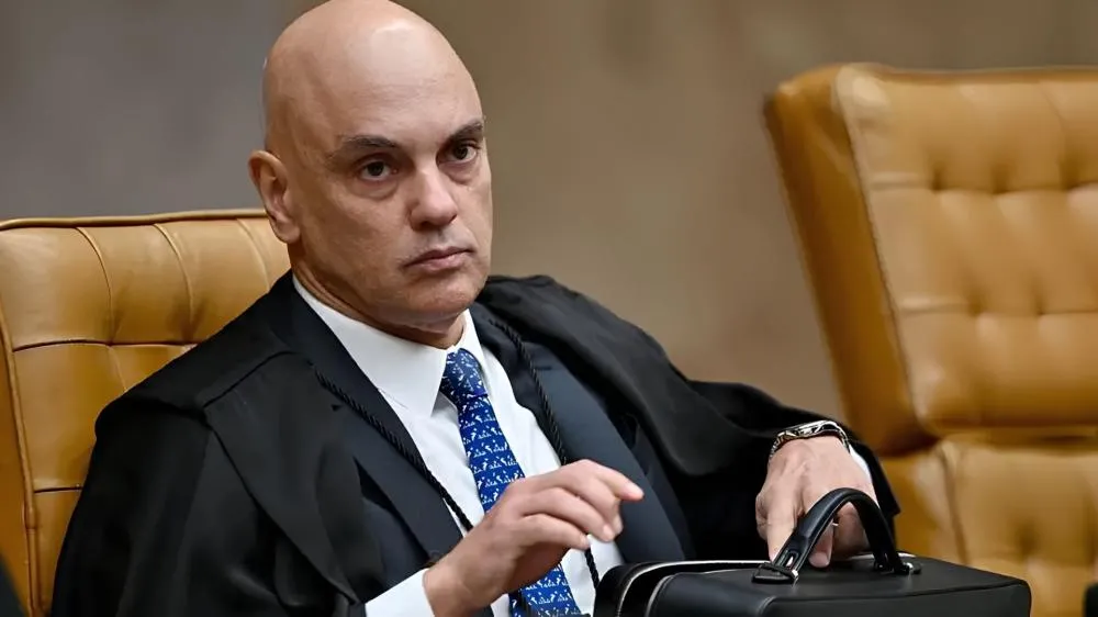 Escritório de esposa de Moraes confirma voos em jatinho ligado a Vorcaro