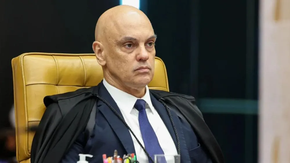 Deputados europeus pedem à UE que analise sanções contra Moraes e monitore eleição no Brasil