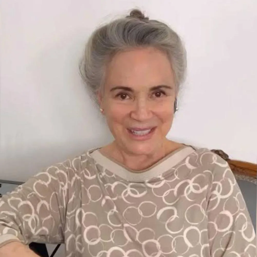 Globo e Regina Duarte superam desavenças e veterana está de volta as chamadas da emissora
