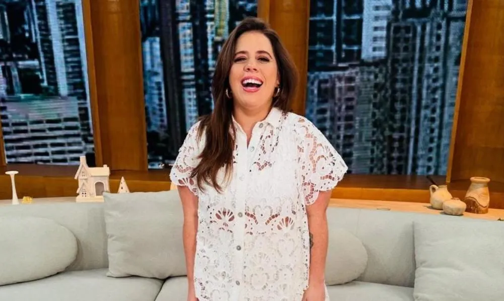 Pela primeira vez, Tati Machado exibe o barrigão de grávida; confira