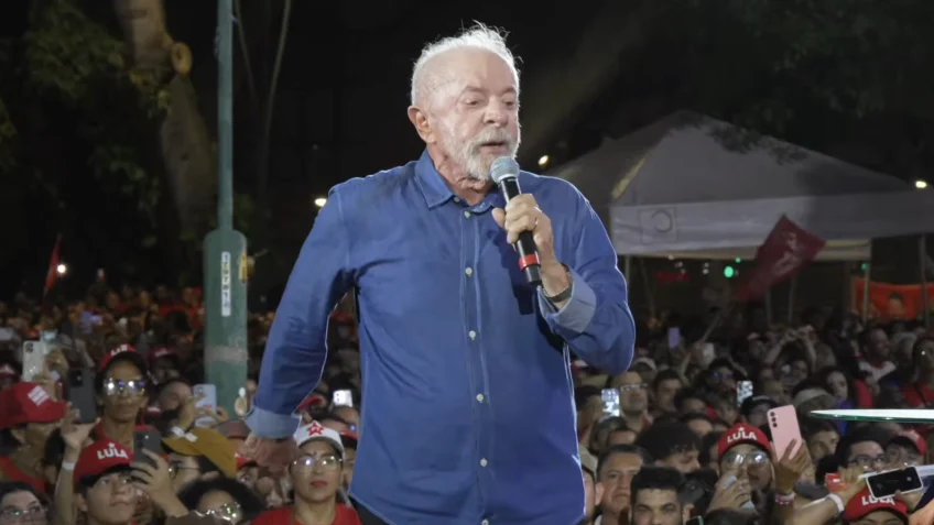 Comentário de Lula em comício gera polêmica: “As mulheres aprendem a tomar toque desde pequenas”