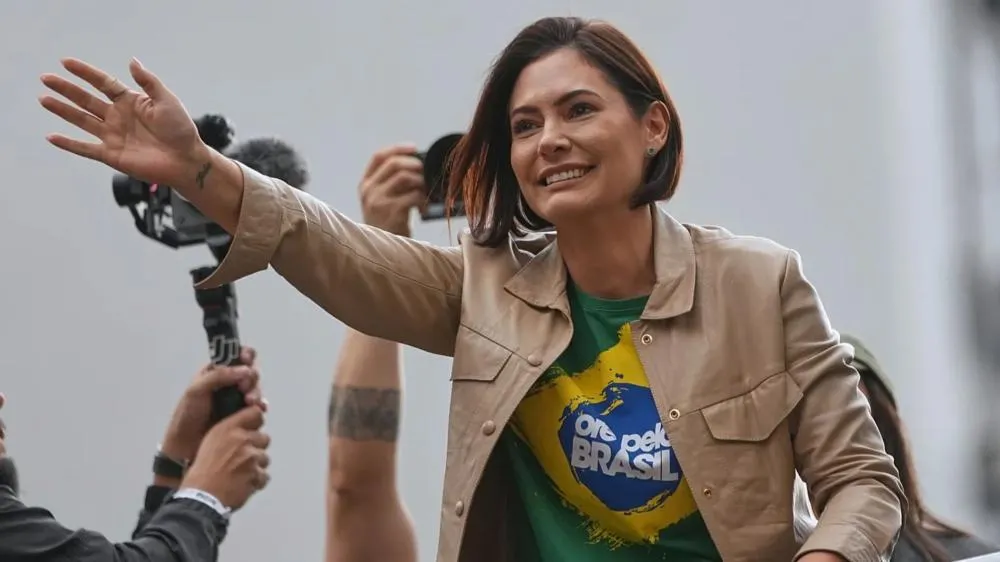Michelle Bolsonaro é favorita ao Senado com 50,2% dos votos, afirma pesquisa