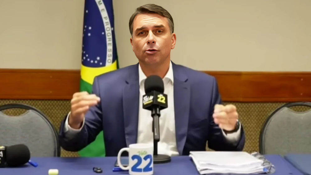 Flávio reage ao cancelamento do debate e alerta para “interferência nas eleições”