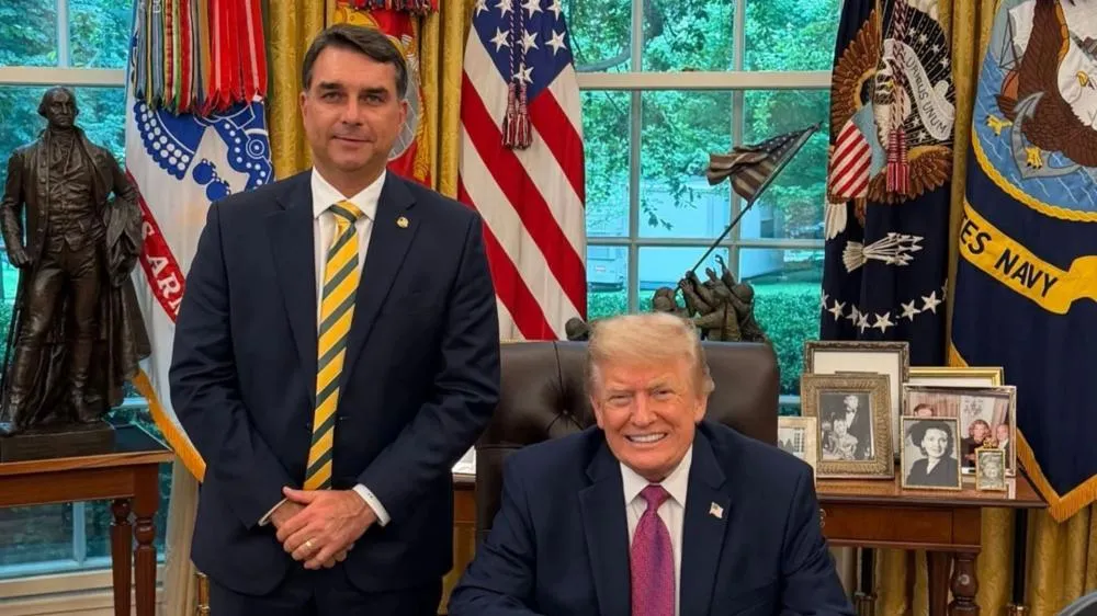 Trump vê 'grande vitória' de Flávio e diz que 2º turno será muito disputado