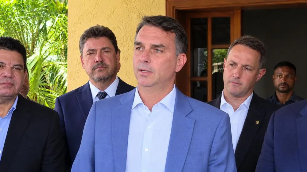 Flávio critica PEC da 6x1 e volta a defender regime por hora: “Liberdade”