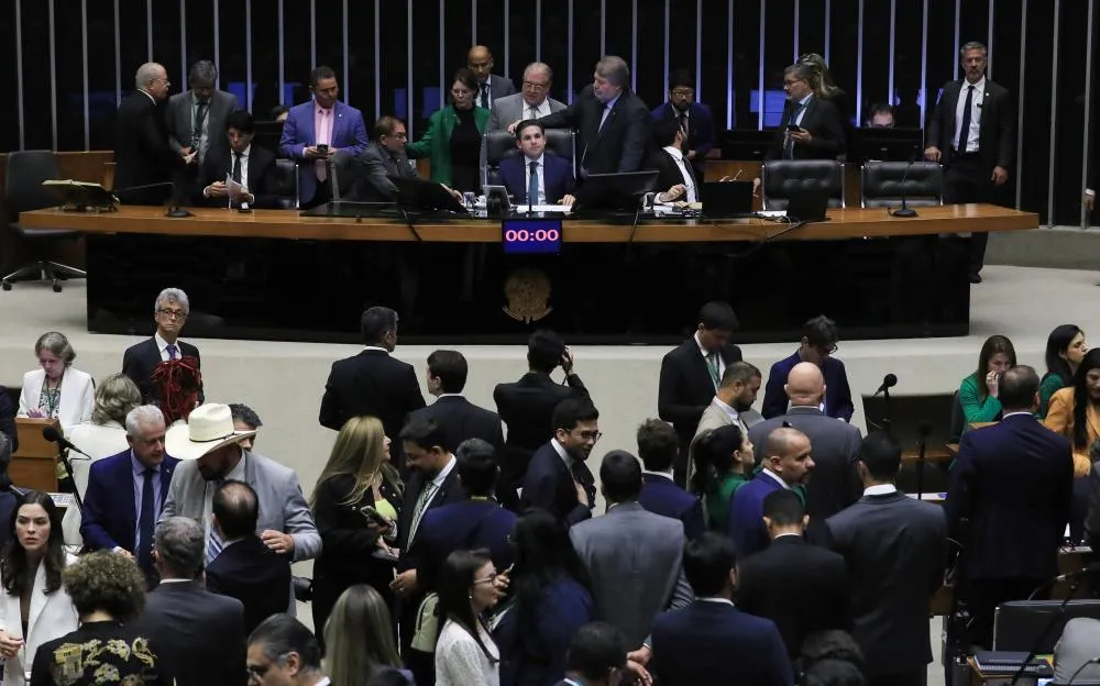 Com bancada recorde, PL já mira comando da Câmara e define nome para 2027