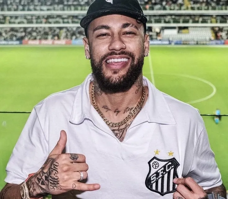 Neymar anuncia retorno ao Santos após 12 anos